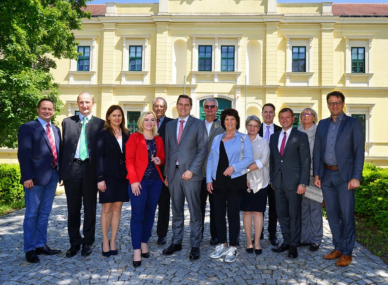 Der neu gewählte Vorstand und die Geschäftsführerin von RETTET DAS KIND NÖ nach der Vollversammlung am 24. Mai 2019.
