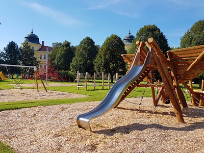 Unser neuer Spielplatz ist da!